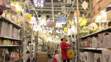 Rusya, Saint-Petersburg, Castorama mağaza, 21 Şubat 2015 - mağaza armatürleri seyahat