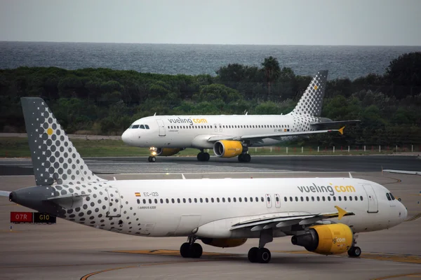 바르셀로나 공항에서 Vueling 비행기 — 스톡 사진