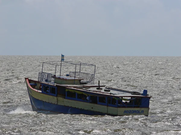 Boot in Nicaragua lake — Stockfoto