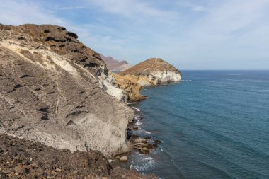 İspanya, Endülüs 'teki Cabo de Gata Ulusal Parkı' ndaki Cala de los Amarillos plajı