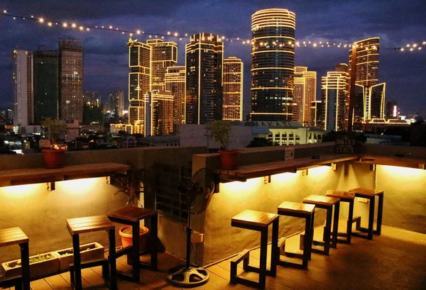 Skyline notturno di Manila — Foto Stock