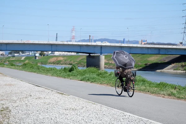 üzerinde bir yol bisikleti