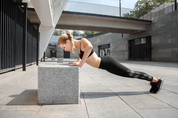 Vrouw gaat in voor sport — Stockfoto