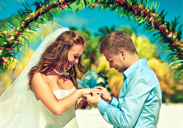 кольца для обмена молодоженами
