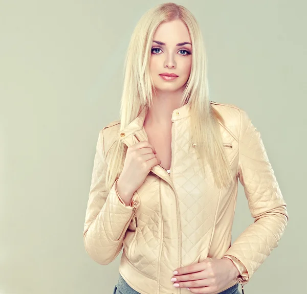 Beautiful woman in leather jacket — Stock Photo, Image