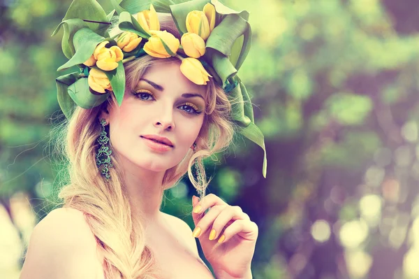 Beautiful woman with  tulips wreath — Stock Photo, Image