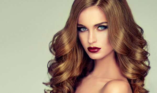 woman with healthy long blond hair