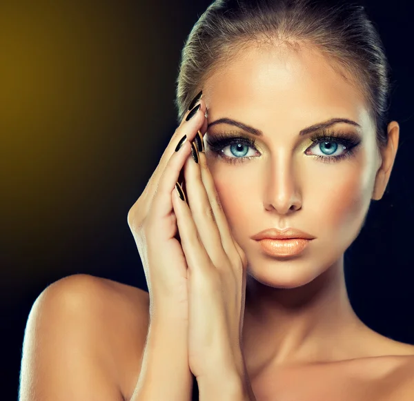 Female model with  golden make-up — Stock Photo, Image