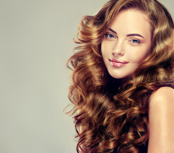 woman with healthy long blond hair