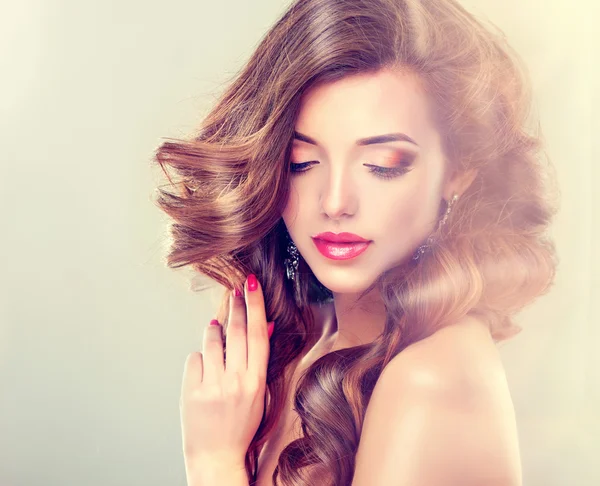 kadın modeli moda makyaj ile