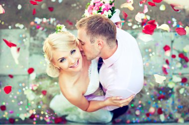 Gelin Damat kisses 
