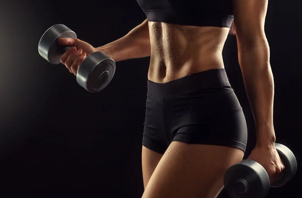 Fitness woman lifting dumbbells. — Stock Photo, Image