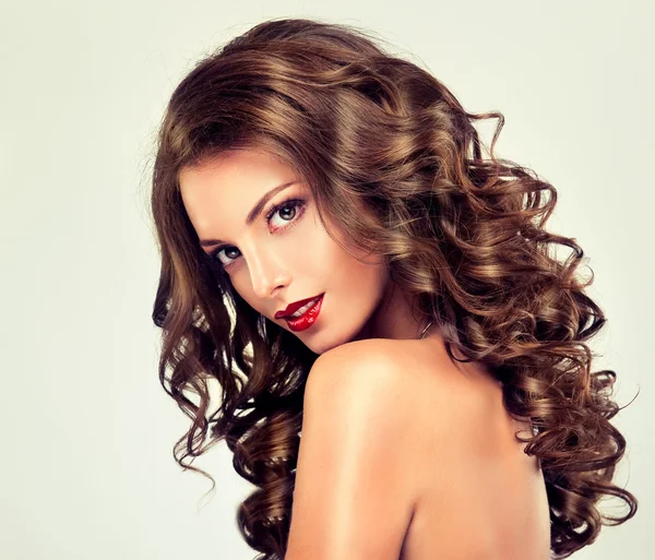 Woman with healthy long curly hair — Stock Photo, Image