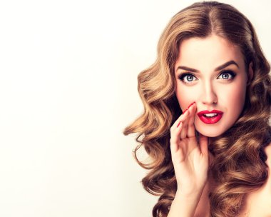 hakkında bir şey fısıldayan modeli