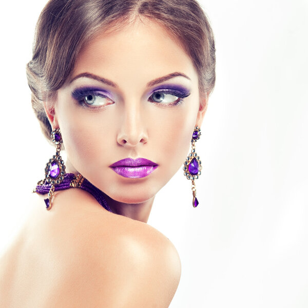  model with jewelry earrings and  violet makeup 
