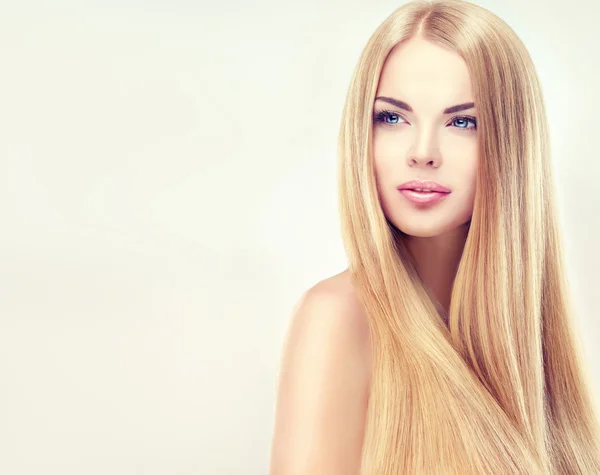 Blond  Woman with Clean Skin — Stock Photo, Image