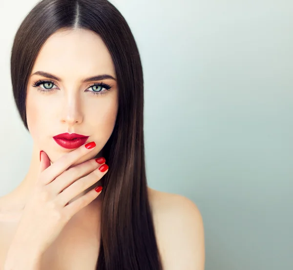 Model girl with  long  straight    hair — Stock Photo, Image