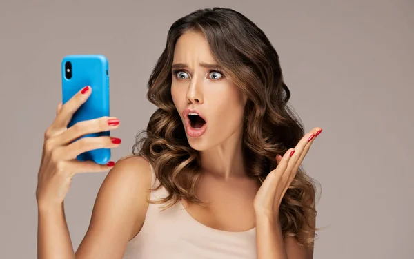 Beautiful Laughing Brunette Model Girl Long Curly Hair Mobile Phone — Stock Photo, Image