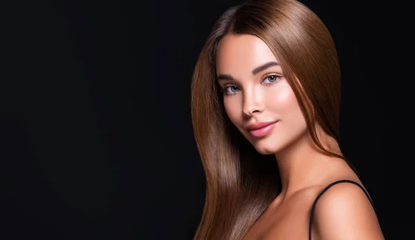 Vacker Modell Kvinna Med Glänsande Och Rakt Långt Hår Keratin — Stockfoto