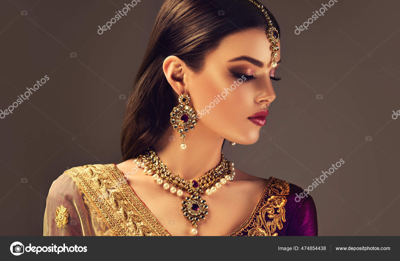 Retrato De La Bella Joven Indio. Joven Hindú De La Joyería Kundan Del  Modelo De La Mujer. Disfraz Tradicional Fotos, retratos, imágenes y  fotografía de archivo libres de derecho. Image 68225546