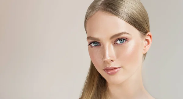 Beautiful Young Woman Clean Fresh Skin Girl Beauty Face Care — Stock Photo, Image