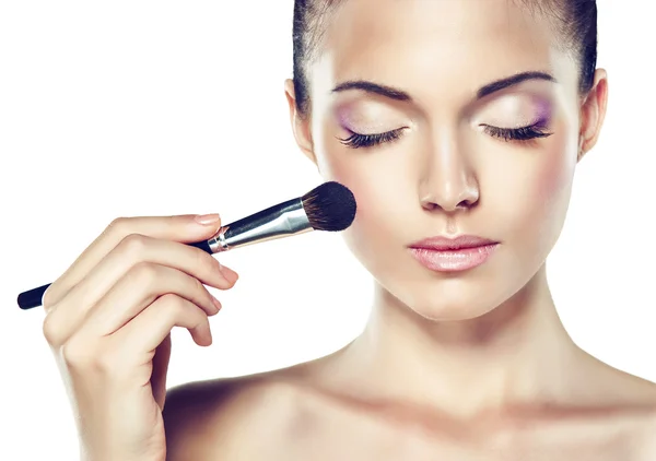 Schöne Frau Make-up Pinsel — Stockfoto