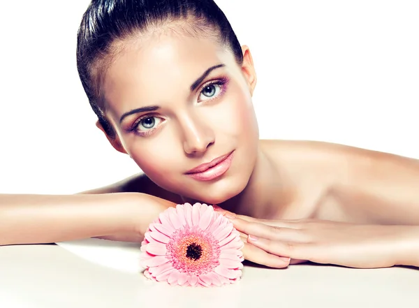 Spa Woman with delicate flower — Stock Photo, Image