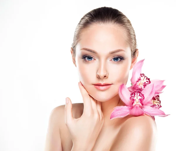 Spa Donna con fiore di orchidea — Foto Stock