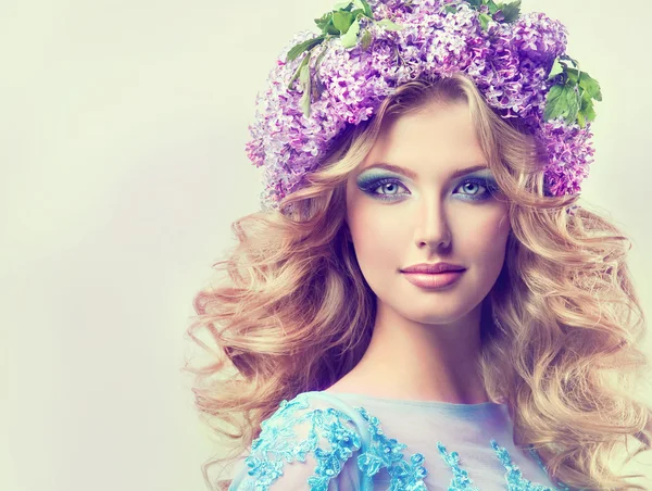 Beautiful woman with lilac wreath — Stock Photo, Image