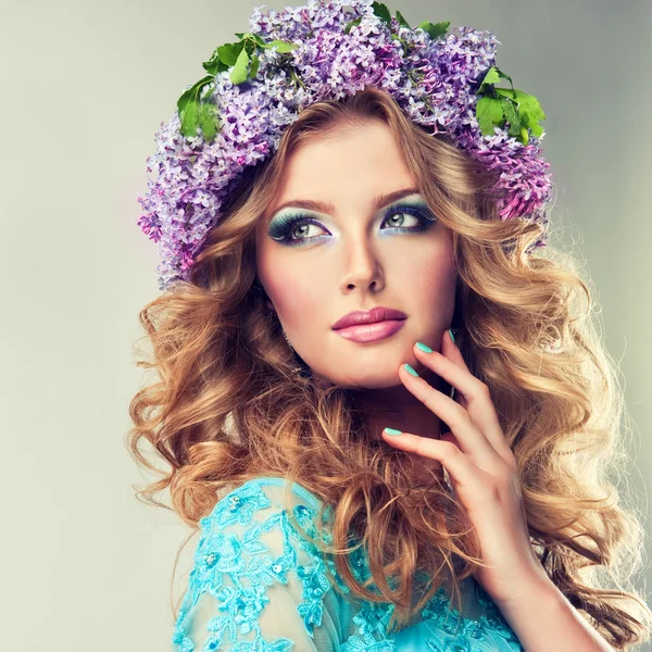 Beautiful woman with lilac wreath — Stock Photo, Image