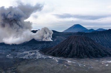 Bromo yanardağ patlama, Java, Endonezya