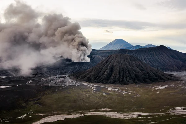 L'eruzione del vulcano Bromo, Giava, Indonesia — Foto Stock