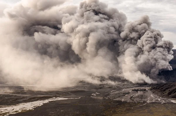 L'eruzione del vulcano Bromo, Giava, Indonesia — Foto Stock