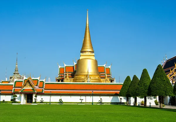 Landscape view of Grand palace, Temple of the Emerald Buddha, Bangkok, Thailand — Stock Photo, Image