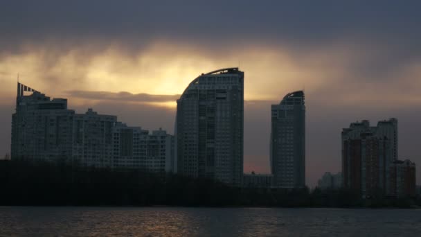 Paysage urbain au soir — Video