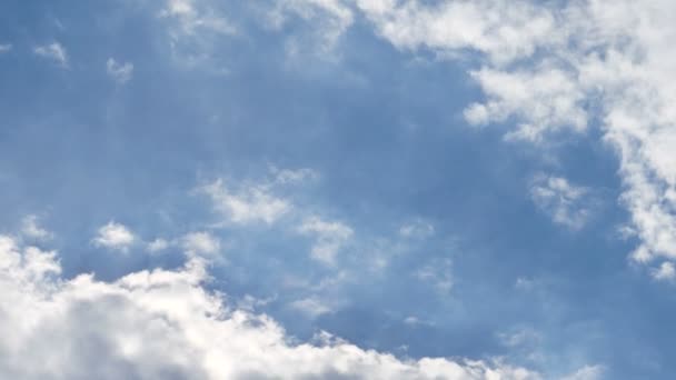 Nube azul en el cielo — Vídeo de stock