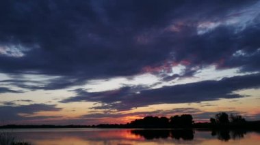 Renk günbatımı Nehri