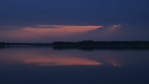 Color Puesta de sol sobre el río — Vídeos de Stock