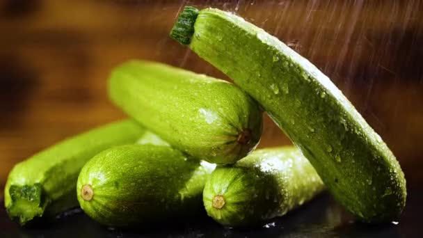 Abóbora com gotas de água, Macro bonito 4k, vegetais orgânicos crus. Comida orgânica. Agricultura, Agricultura — Vídeo de Stock