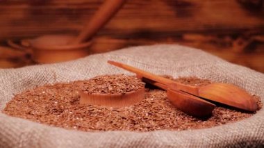 Torbada kahverengi keten tohumu, sağlıklı yaşam tarzı, tarım, çiğ kahverengi keten tohumu, diyet