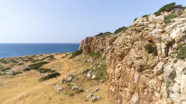 Brant stenig klippa, Vackert turistlandskap, 4k Flygfoto över The Edge of the World är ett oväntat och dramatiskt geologiskt under, Vackert landskap — Stockvideo