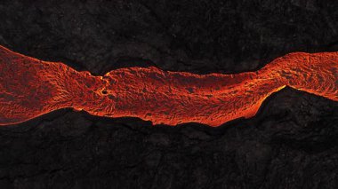 Volkanik patlamadan sonra akan lav nehrinin hava manzarası erimiş lav akıntısı ve parlayan çatlaklar. Yüksek kalite 4k görüntü