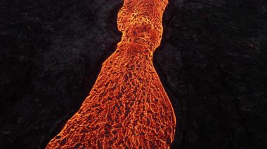 Akan Lava Nehri 'nin havadan görünüşü. Yüksek kalite 4k görüntü