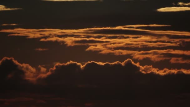 De avondlucht bij zonsondergang — Stockvideo