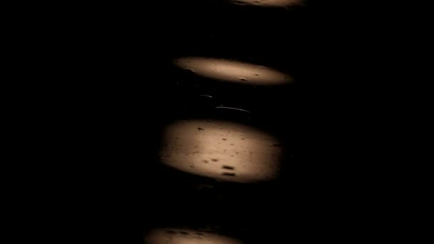 La luna reflejada en el agua — Vídeos de Stock