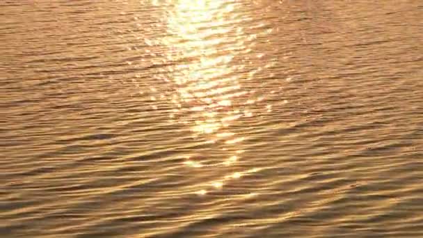 Réflexion du soleil dans l'eau