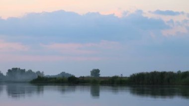 günbatımı Nehri üzerinde
