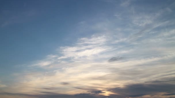 Nubes en tiempo soleado — Vídeo de stock