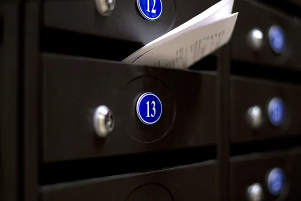 Posta kutularını bir evde. 13 numara