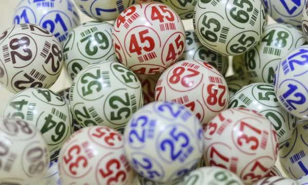 Renkli bingo topları